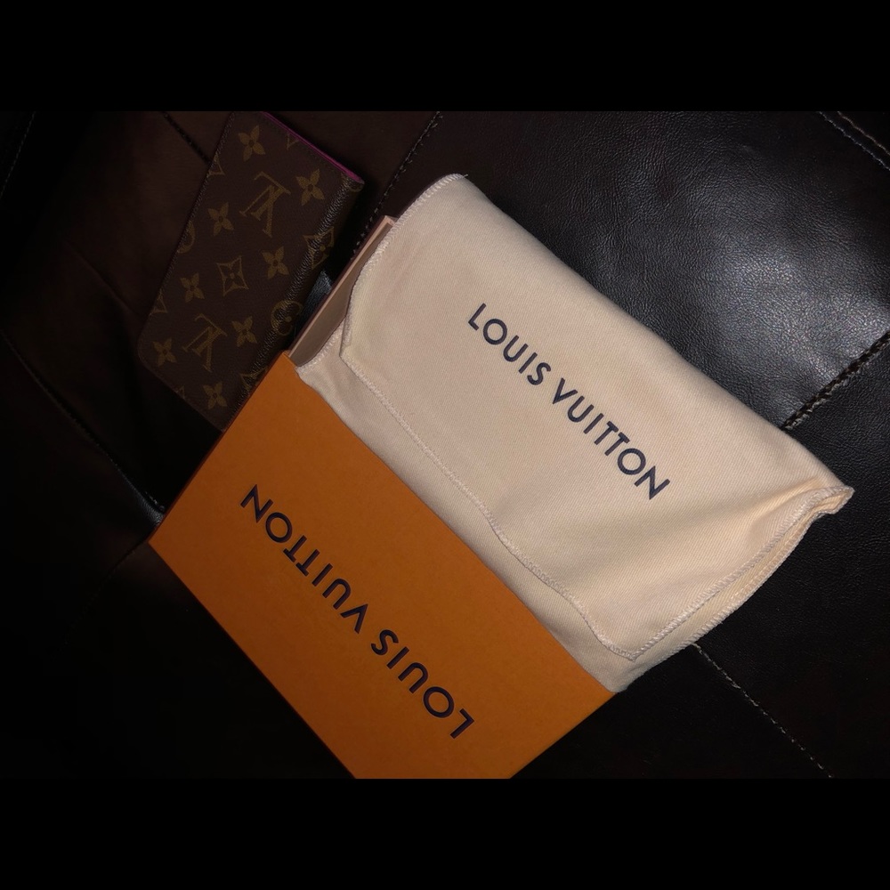 Louis Vuitton IPhone X folio case 💯 Authentic